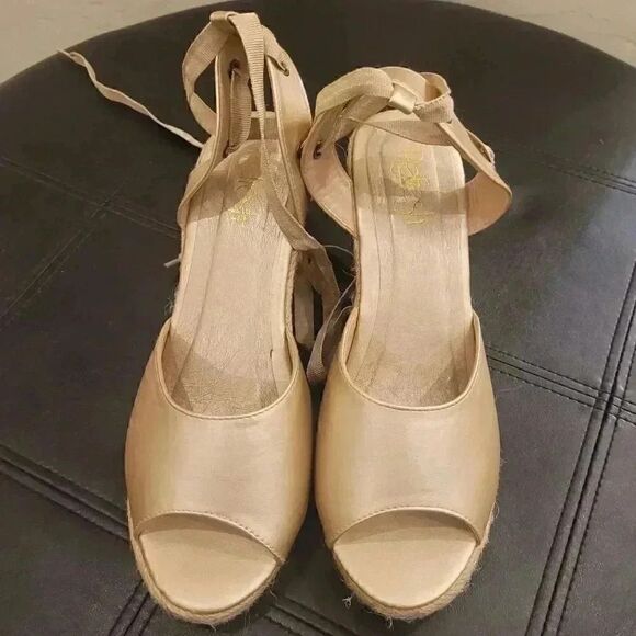 REFRESH Women's Sandra Gold Faux Leather Lace Up Espadrille 3" Wedge Sandals EUC - Picture 6 of 11
